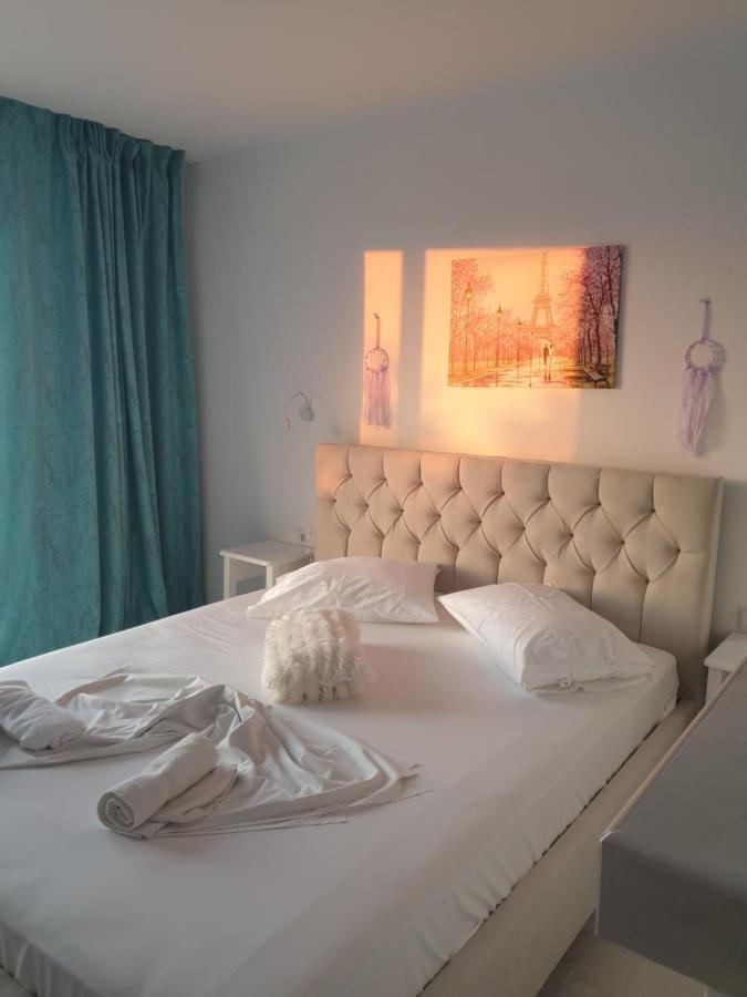 Silia Suites Малиа Екстериор снимка