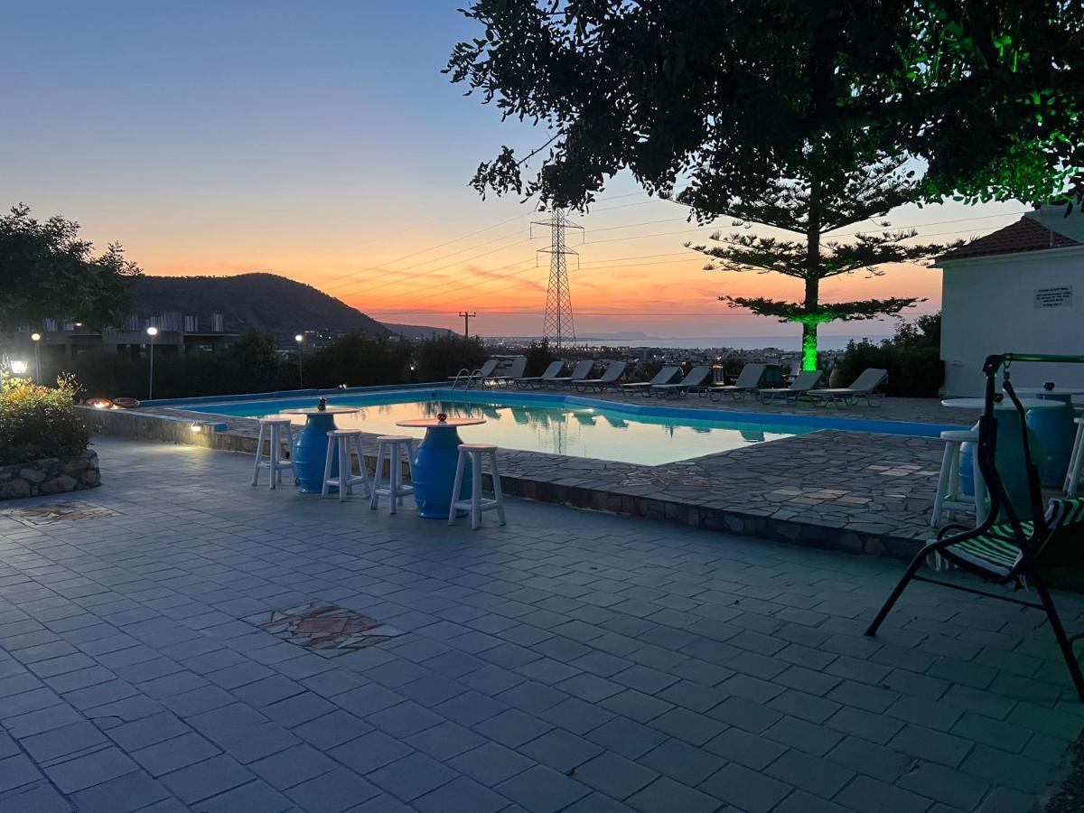 Silia Suites Малиа Екстериор снимка