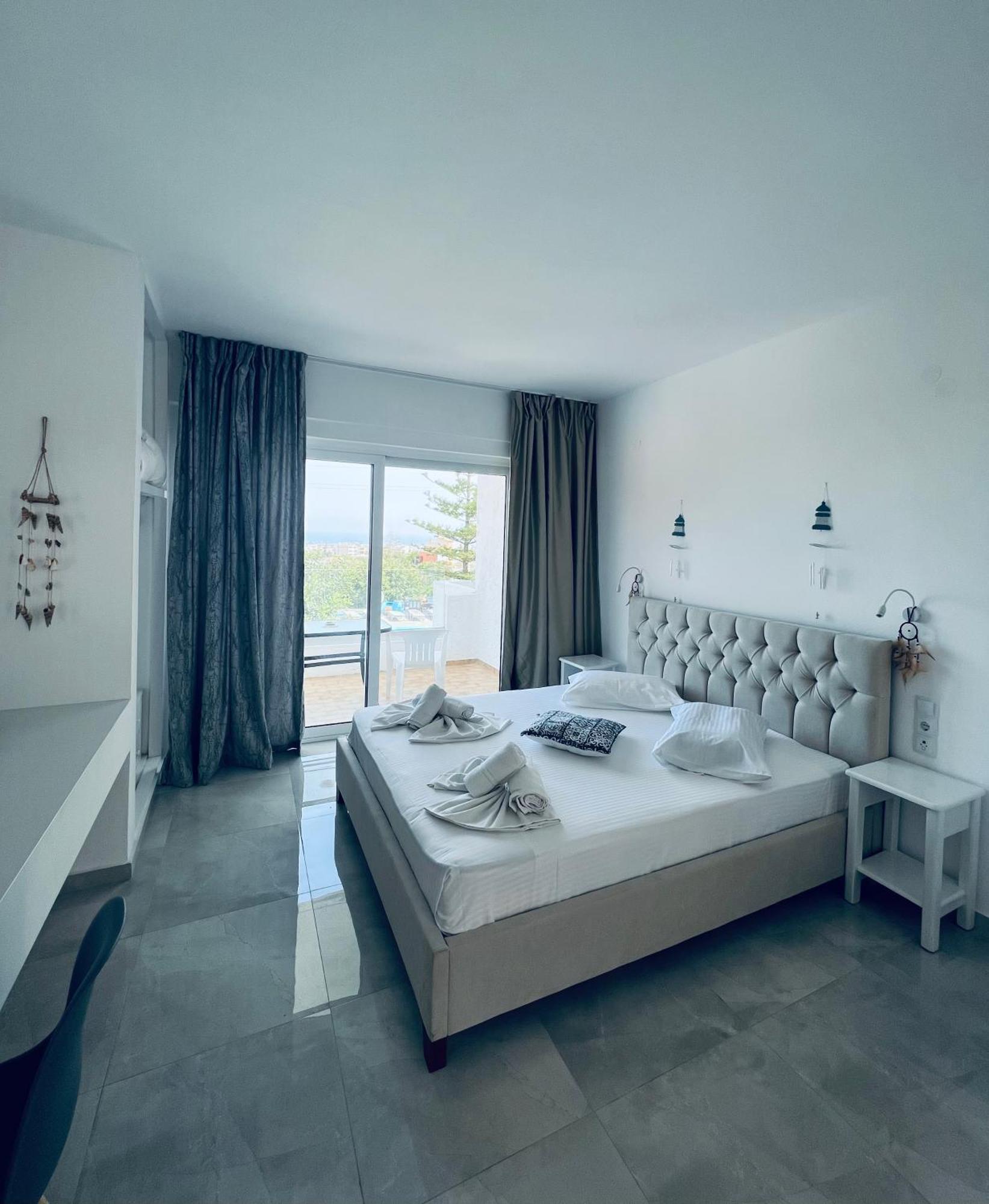 Silia Suites Малиа Екстериор снимка