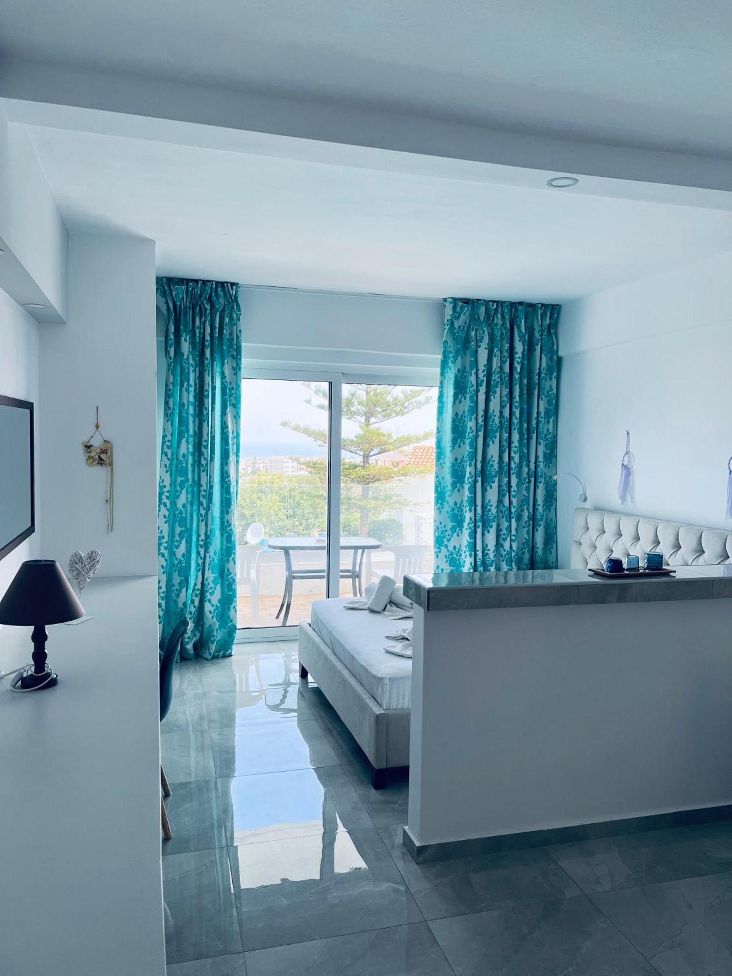 Silia Suites Малиа Екстериор снимка