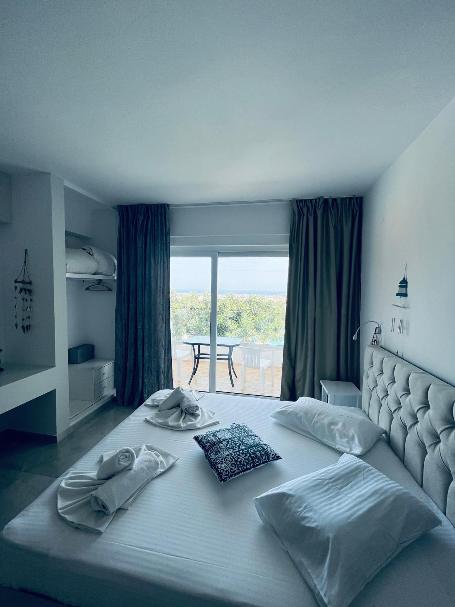 Silia Suites Малиа Екстериор снимка