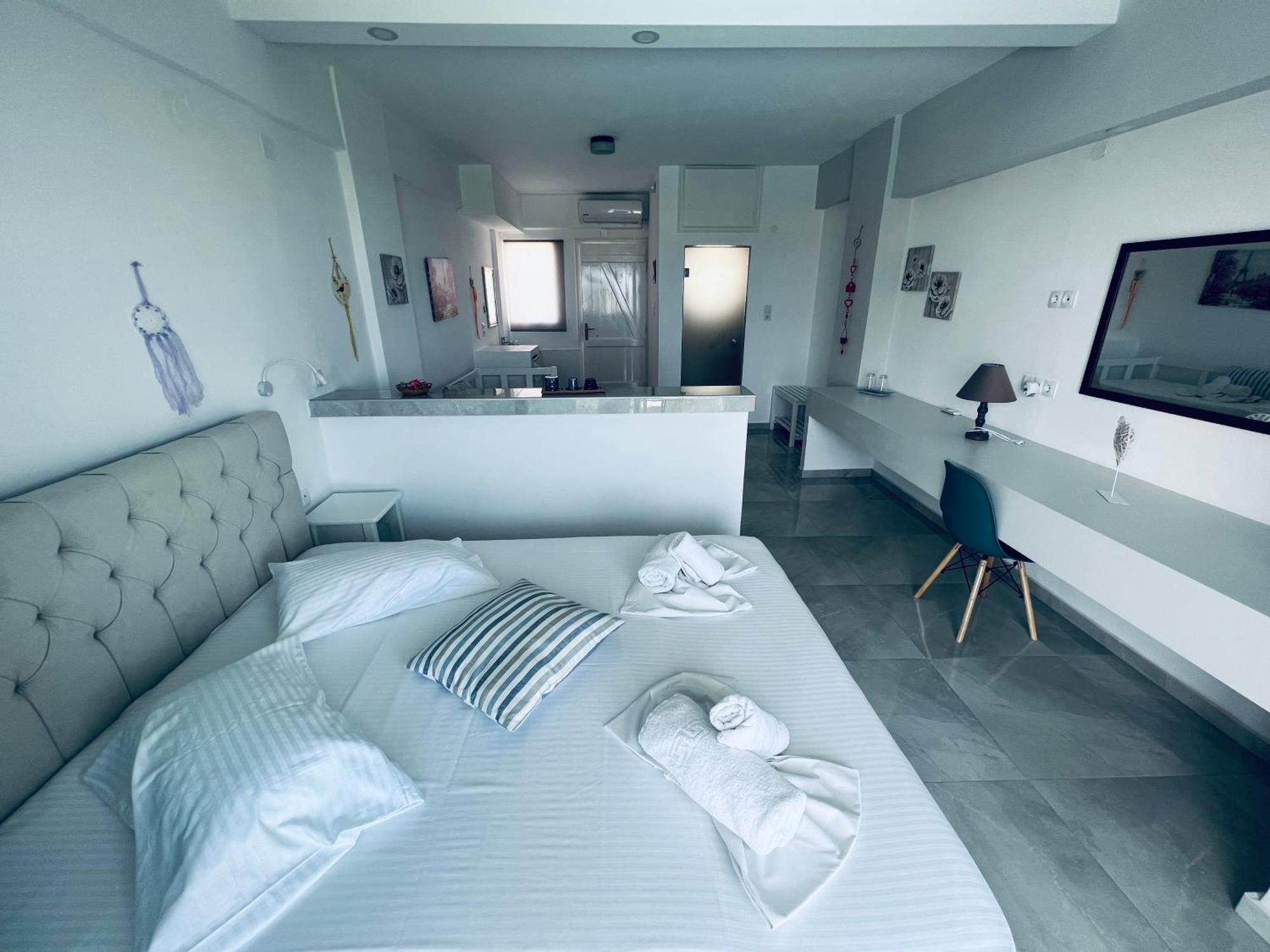 Silia Suites Малиа Екстериор снимка