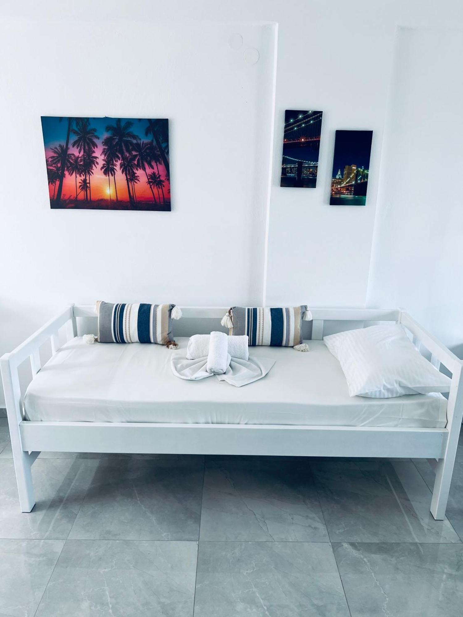Silia Suites Малиа Екстериор снимка