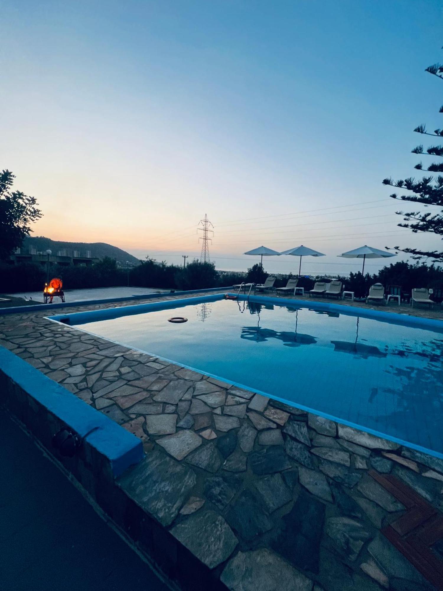 Silia Suites Малиа Екстериор снимка