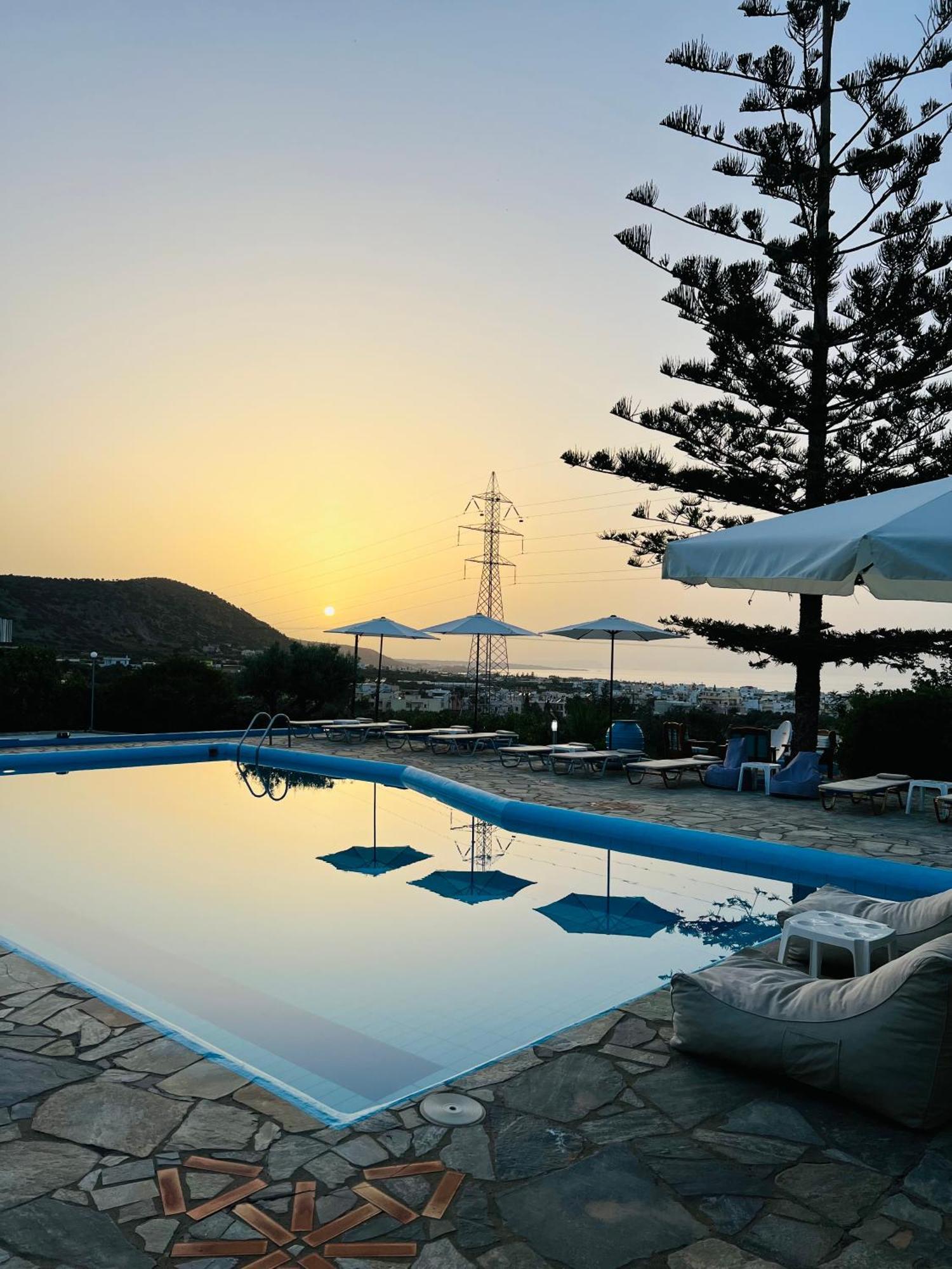 Silia Suites Малиа Екстериор снимка