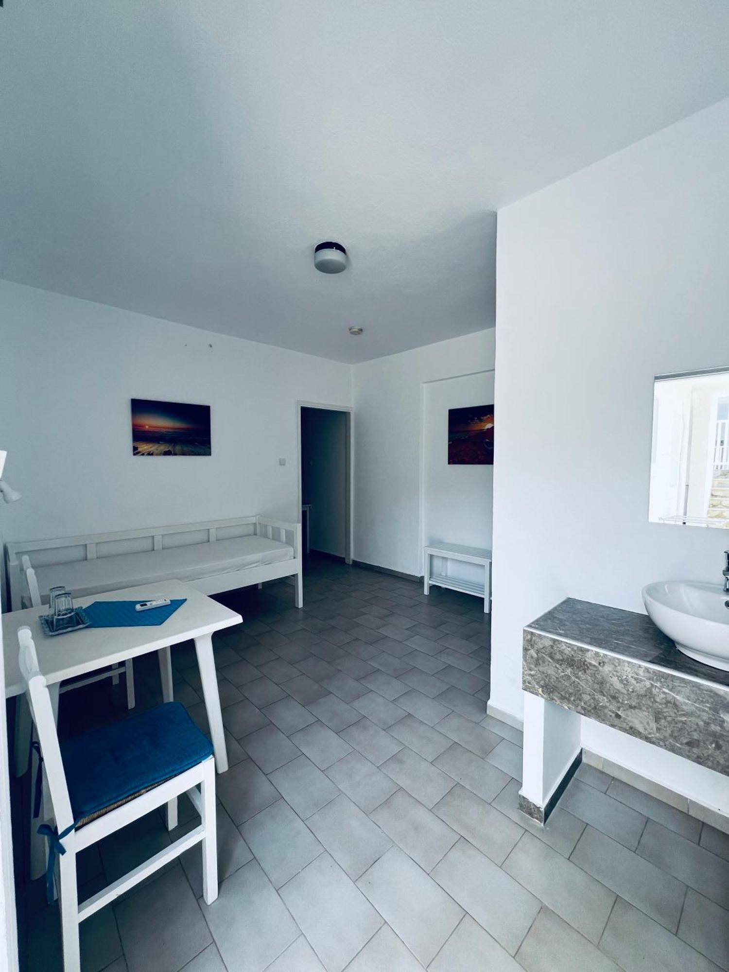 Silia Suites Малиа Екстериор снимка