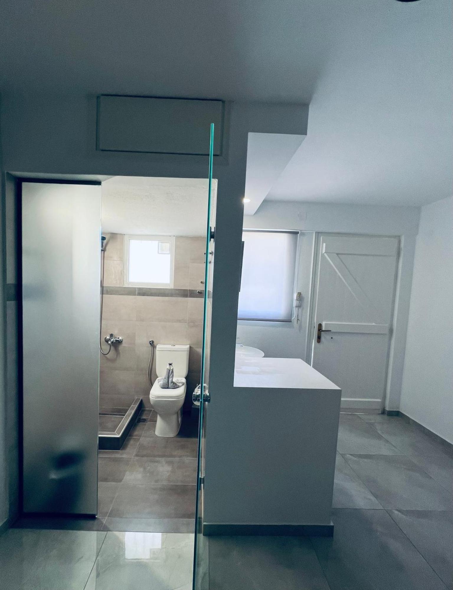 Silia Suites Малиа Екстериор снимка