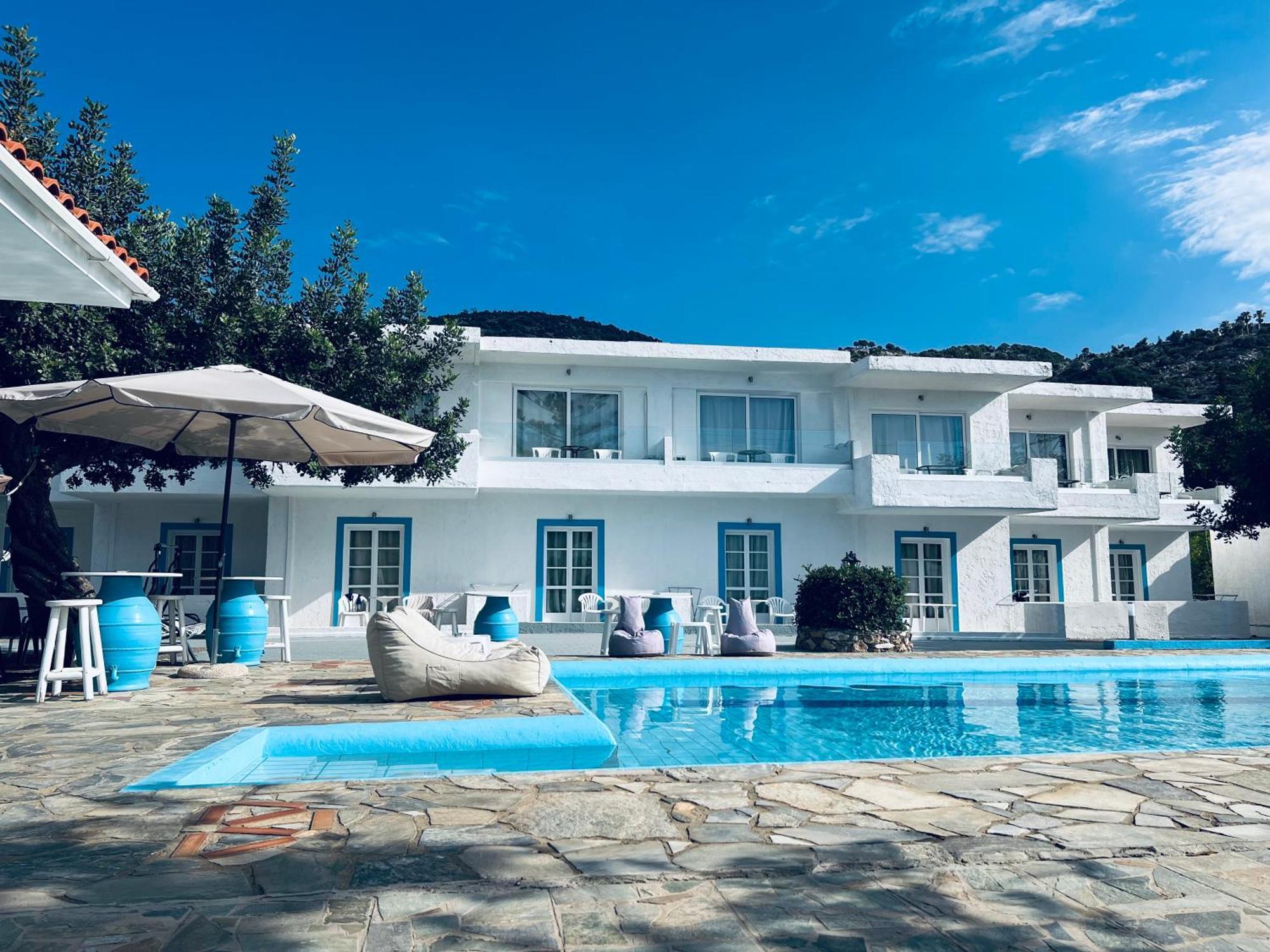 Silia Suites Малиа Екстериор снимка